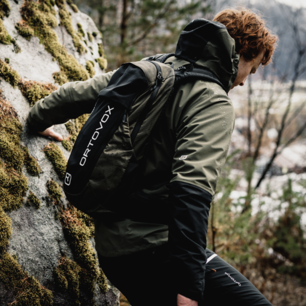 Ortovox-Traverse 20–Lillehammer Sport-5 Ortovox Traverse 20 Dark Wild Herb