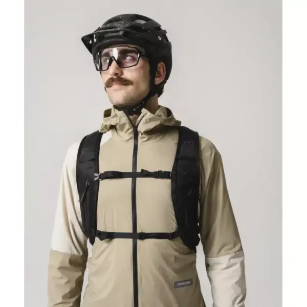 Ortovox-Ortovox Sequence Daypack 15–Lillehammer Sport-3 Ortovox Sequence Daypack 15